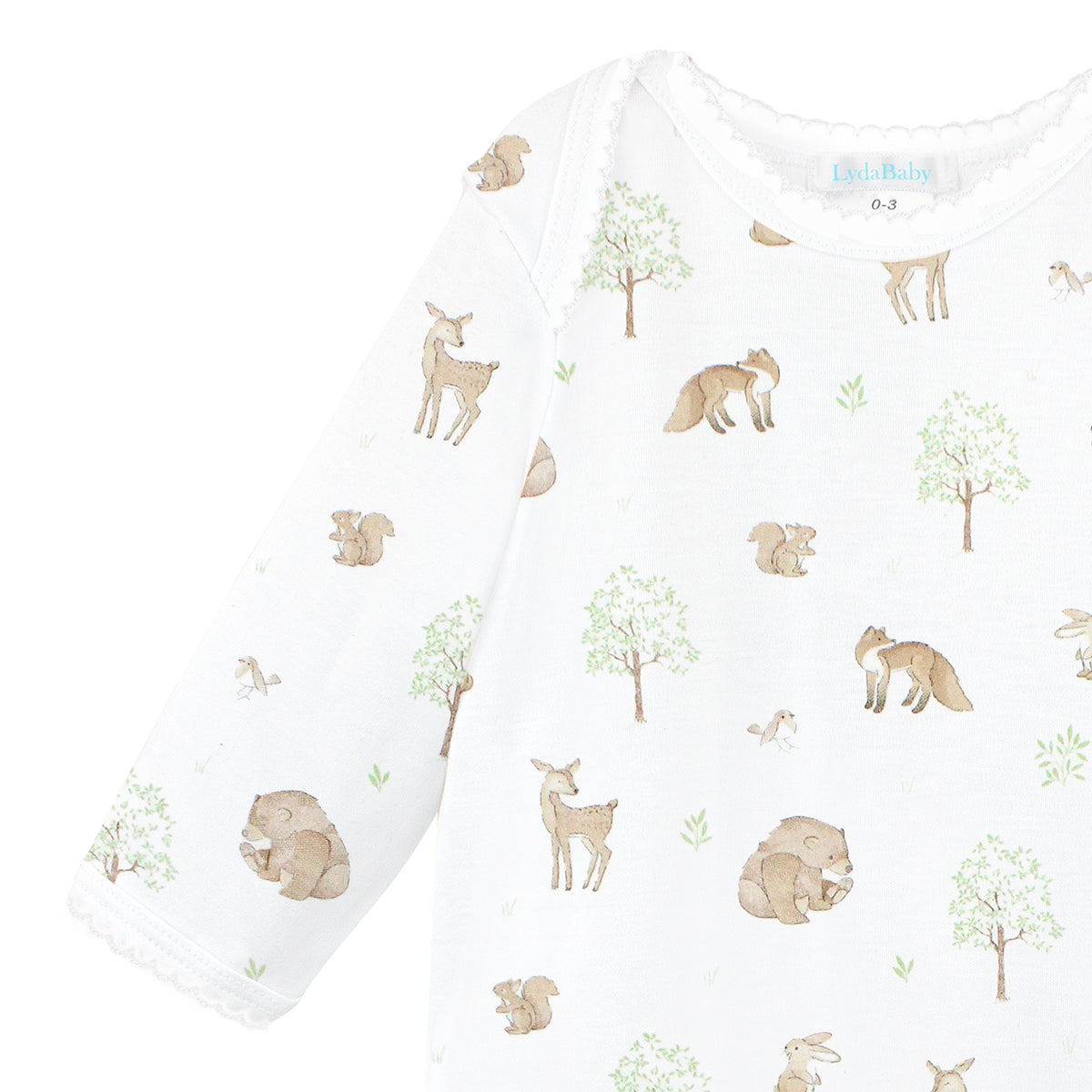 Unisex baby gown in Peruvian Pima cotton with woodland animals print — breathable, soft, and perfect for delicate newborn skin.

